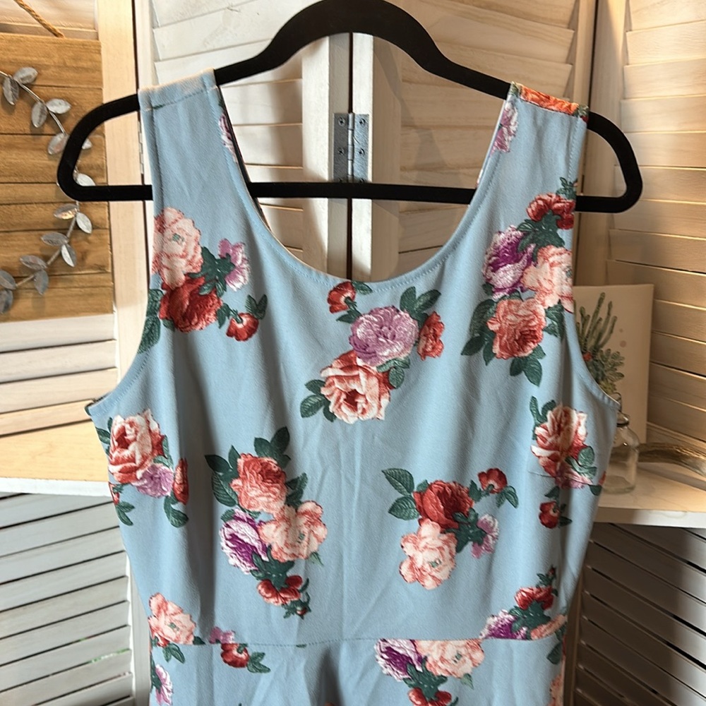 Gilli Blue Floral Sleeveless Dress - Picture 2 of 8